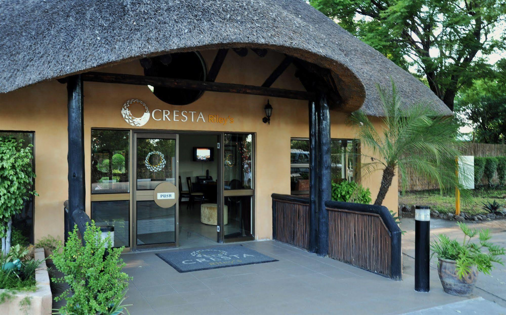 Cresta Riley'S Hotel Маун Екстериор снимка